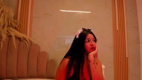 lana online show from October 10, 6:52 am