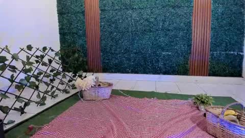 lana online show from October 8, 6:30 am