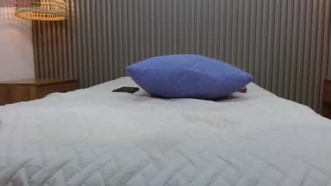 Lancelot V. online show from September 12, 6:04 am