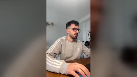 lander920612 online show from February 17, 10:03 am