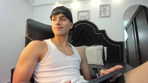 landercruz online show from October 31, 4:46 am