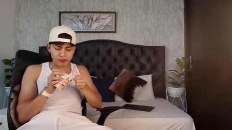 landercruz online show from November 16, 5:04 pm