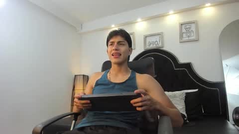 landercruz online show from October 21, 5:45 am