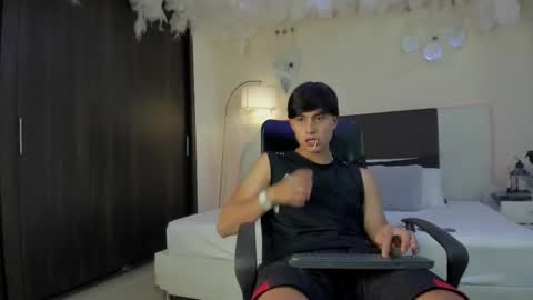 landercruz online show from November 1, 4:55 am