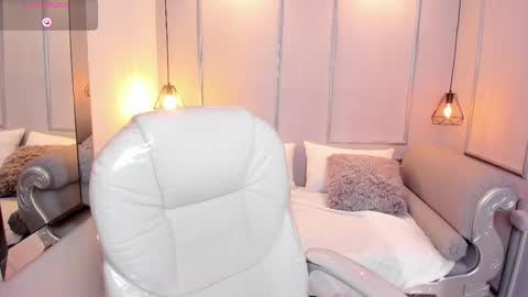 Lanna online show from October 2, 12:15 pm