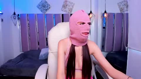 Laura online show from February 26, 6:15 pm