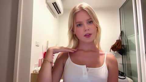 Stella online show from February 2, 10:22 am