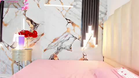 Lara  online show from October 1, 8:08 pm