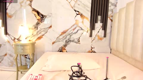 Lara  online show from November 18, 7:50 pm