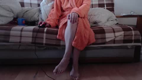 laralhotr online show from January 12, 7:59 am