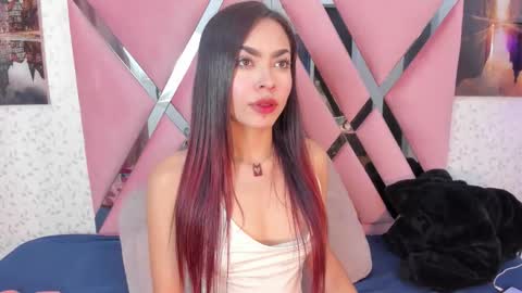 Lara Murphy online show from November 4, 7:37 pm