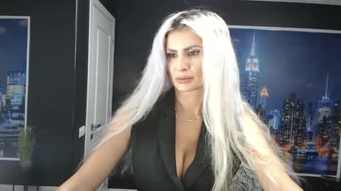 laras_moans online show from December 4, 10:51 am