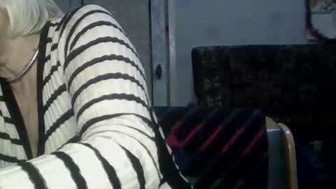 larisaq4ugo24 online show from January 11, 2:12 pm