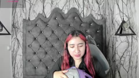 Snapshot of larissa01_ chatting on February 27, 2:25 am Lari online show from February 27, 2:25 am