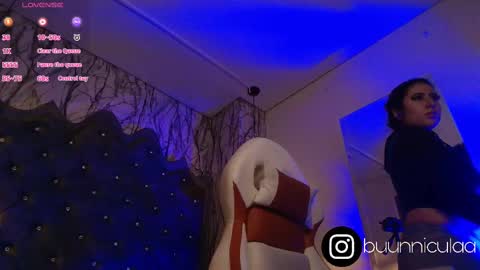 Snapshot of larissa01_ chatting on September 18, 3:43 am Lari online show from September 18, 3:43 am