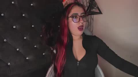 Snapshot of larissa01_ chatting on February 27, 5:29 am Lari online show from February 27, 5:29 am