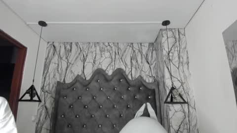Snapshot of larissa01_ chatting on March 1, 2:48 am Lari online show from March 1, 2:48 am
