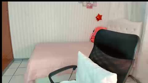 Snapshot of larissalove_doll chatting on September 11, 8:54 pm Larissas online show from September 11, 8:54 pm