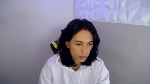 larry online show from April 18, 9:04 pm