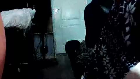 latexchris77 online show from February 27, 9:13 am