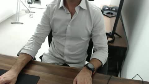 latexdave84 online show from October 15, 10:38 am