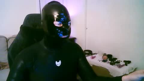 latexminheadroom online show from February 21, 6:27 am