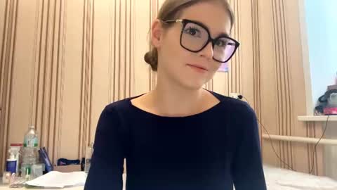 Mia online show from June 17, 2:22 pm