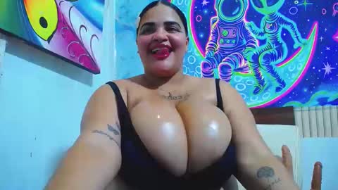 latina_bigboos12 online show from October 19, 4:50 am