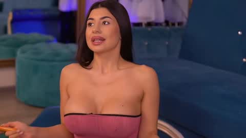 Snapshot of latinaloco chatting on March 10, 9:29 pm Latina online show from March 10, 9:29 pm