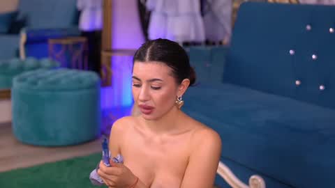 Snapshot of latinaloco chatting on March 9, 12:42 am Latina online show from March 9, 12:42 am