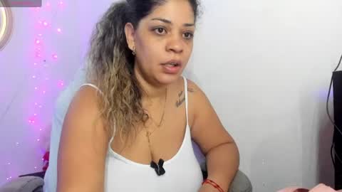 latinamav22 online show from August 1, 9:33 am