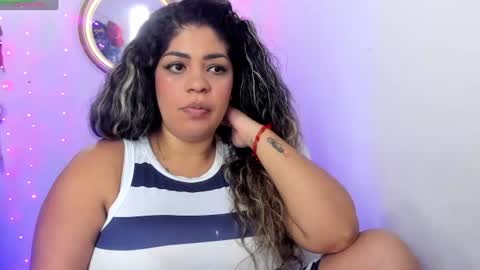 latinamav22 online show from July 25, 1:58 am