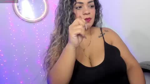 latinamav22 online show from July 28, 10:53 pm