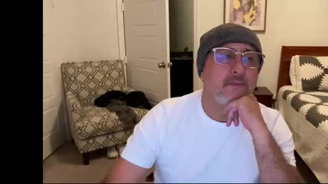 QS - INDEPENDENT MODEL online show from January 13, 5:15 am