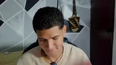 latinohotboy_ online show from June 11, 12:25 pm