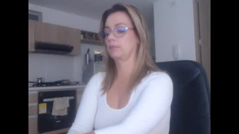 Snapshot of latinpaprika chatting on March 10, 11:45 am latinpaprika online show from March 10, 11:45 am