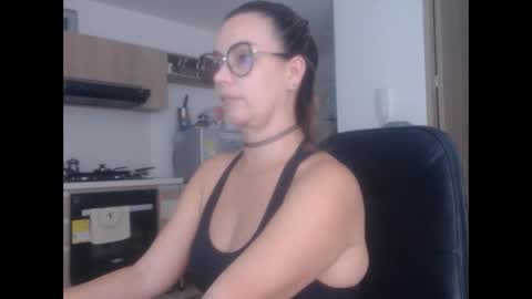 Snapshot of latinpaprika chatting on February 19, 12:14 am latinpaprika online show from February 19, 12:14 am