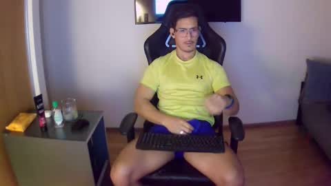 latintoyboy35 online show from September 22, 12:15 am