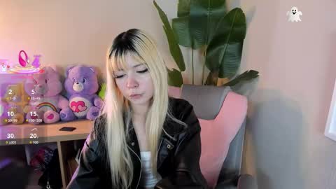 laukyubey1 online show from November 7, 8:00 pm