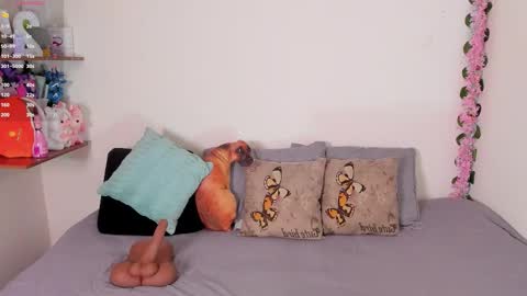 laura1__ online show from October 12, 11:06 pm