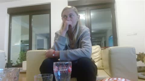 Snapshot of laura47_sweet chatting on December 5, 4:39 pm LAURA ANNA online show from December 5, 4:39 pm