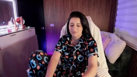 laura cruz online show from February 16, 8:01 am