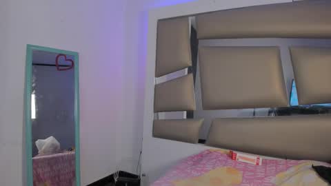 Snapshot of laura__js_ chatting on February 26, 2:19 am laura__js_ online show from February 26, 2:19 am