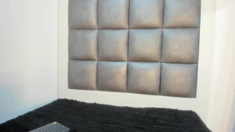 Snapshot of laura__js_ chatting on September 18, 1:37 pm laura__js_ online show from September 18, 1:37 pm