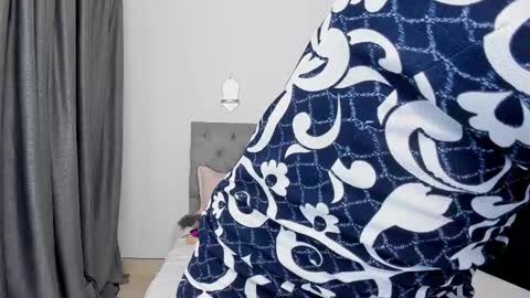 Snapshot of laura__martiinez chatting on September 8, 6:40 pm online show from September 8, 6:40 pm