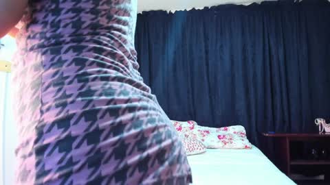 Snapshot of laura__martiinez chatting on January 14, 3:32 am online show from January 14, 3:32 am