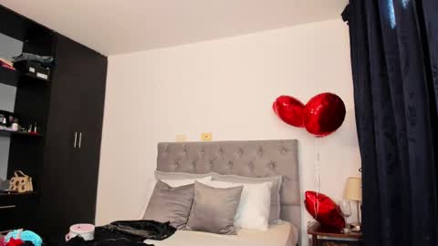 Snapshot of laura__martiinez chatting on February 15, 2:11 pm online show from February 15, 2:11 pm