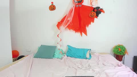 laura_and_kevin online show from October 11, 6:11 pm