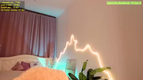 Laura online show from February 15, 3:31 am