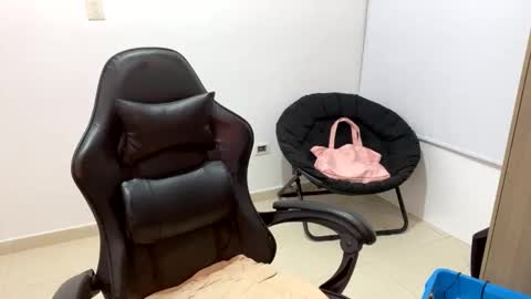 laura online show from November 15, 1:40 am